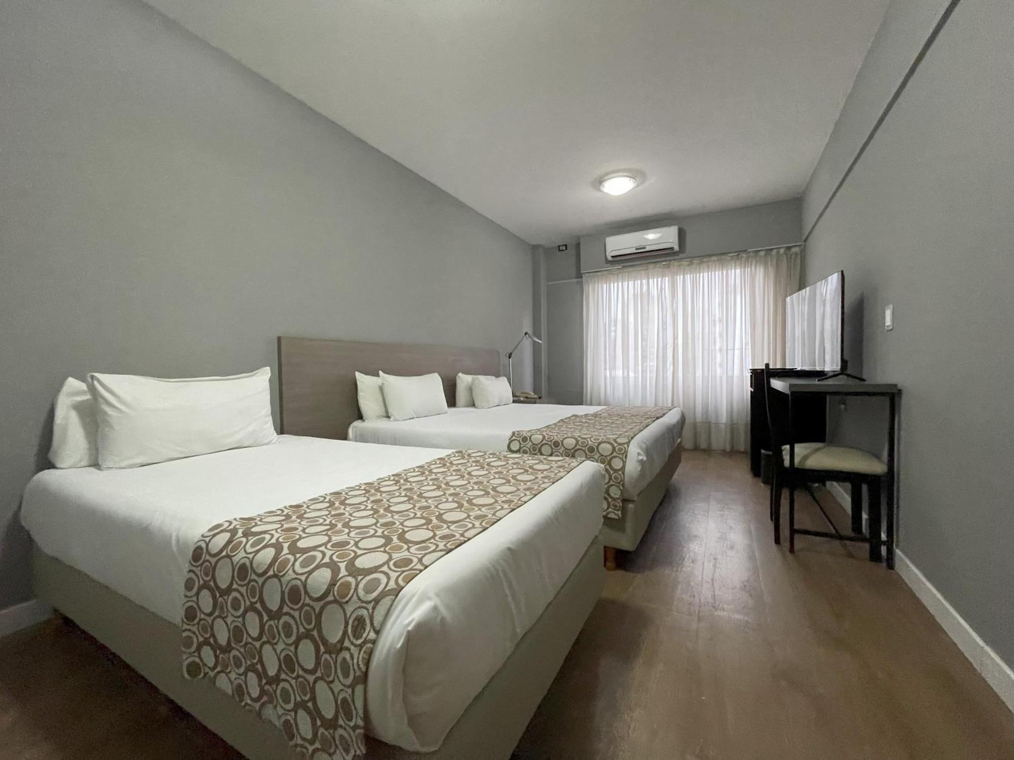 Hotel 8 De Octubre Buenos Aires Exterior photo